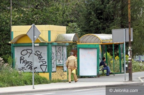 JELENIA GÓRA: Pustoszeją kioski na ulicach miasta