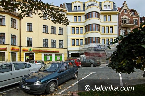 JELENIA GÓRA: Błyszczy nowe na  Bankowej