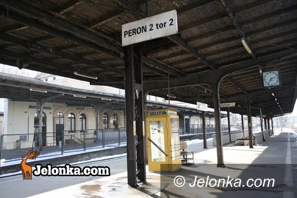 JELENIA GÓRA/ KRAJ: Stoją pociągi Przewozów Regionalnych