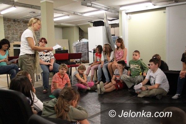 JELENIA GÓRA: Poświęcenie dla sztuki. Wakacyjne warsztaty na półmetku