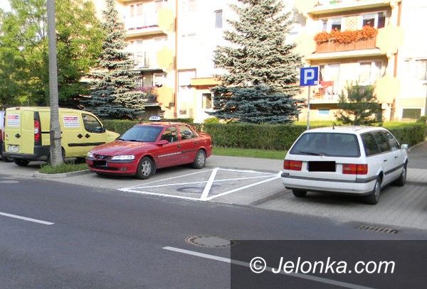 JELENIA GÓRA: Za wąskie "koperty" dla inwalidów. Nie żart, a rzeczywistość