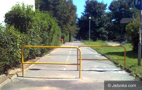 JELENIA GÓRA: Bariera nie tylko dla rowerzystów. Dla bezpieczeństwa?