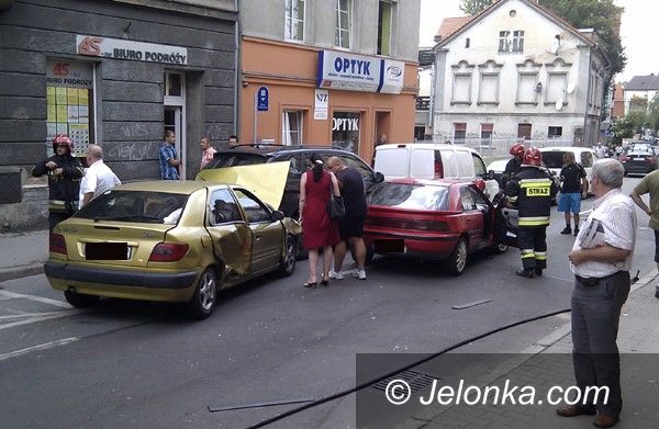 Jelenia Góra: Karambol czterech aut – przy zmianie pasa ruchu