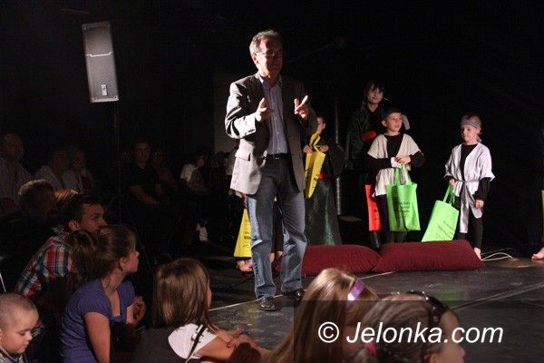 JELENIA GÓRA: Powiało Japonią. Burza braw na scenie Teatru Zdrojowego