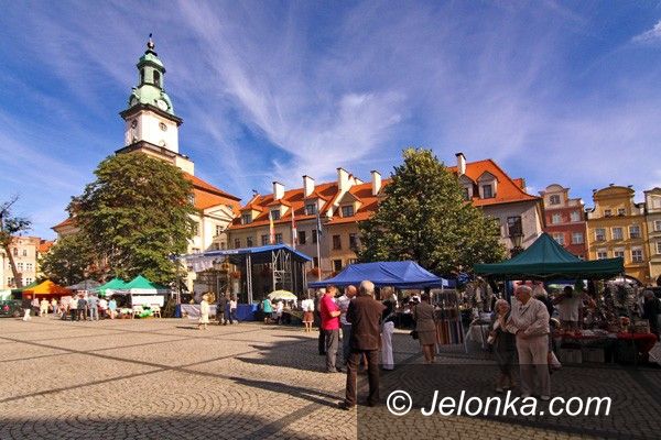 JELENIA GÓRA: Ekologicznie, zdrowo i na ludowo przed ratuszem