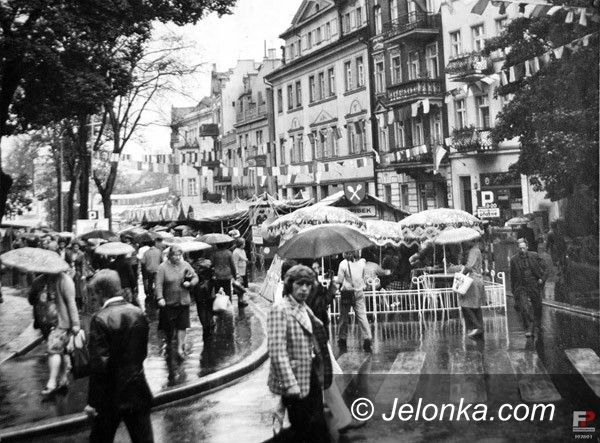 JELENIA GÓRA: Kolorowe jarmarki w al. 15 Grudnia