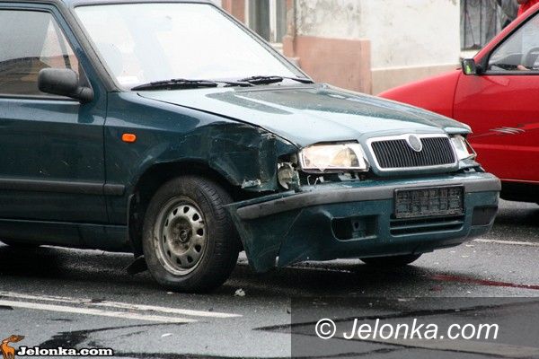 JELENIA GÓRA: Kolizyjne popołudnie na ulicy Wolności. Pięć aut uszkodzonych
