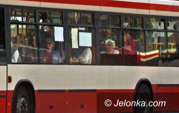 JELENIA GÓRA: Okroili kursy. Autobusy pękają w szwach