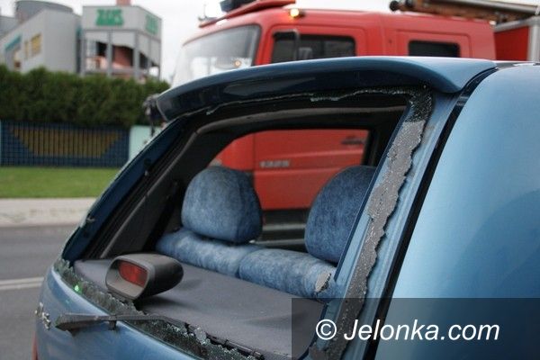 JELENIA GÓRA: Nie ustąpiła pierwszeństwa, doprowadziła do dachowania