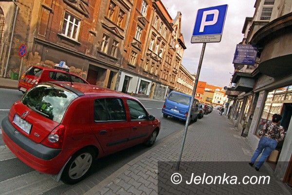 JELENIA GÓRA: Było zakazane, jest dozwolone. Parkowanie przy ulicy Wolności