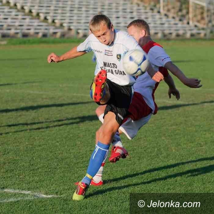 IV-liga piłkarska: Karkonosze wygrywają i wskakują na podium