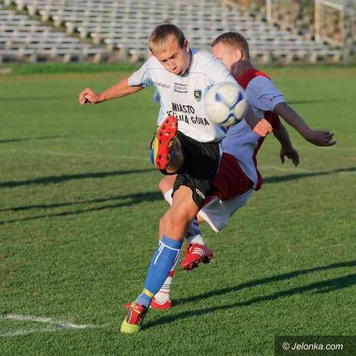 IV-liga piłkarska: Karkonosze wygrywają i wskakują na podium