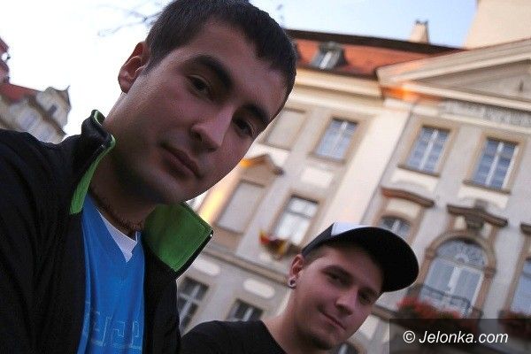 JELENIA GÓRA: Prawyborami aktywizowali młodych. W „uniwerku” i szkole