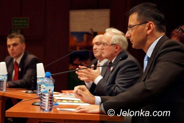 JELENIA GÓRA: „Masz głos, masz wybór”. Po debacie kandydatów na posłów w filharmonii