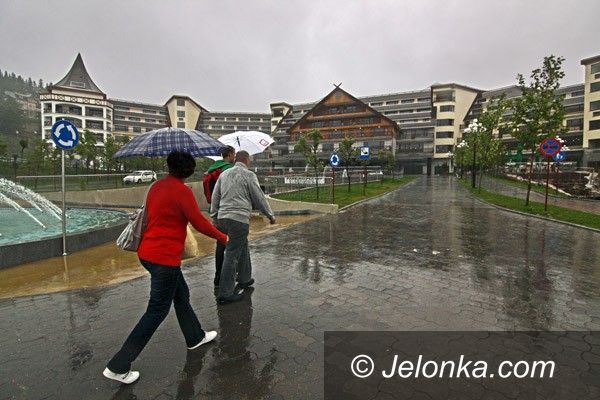 JELENIA GÓRA: Hotel musi być niższy, pokrycie dachu zostanie
