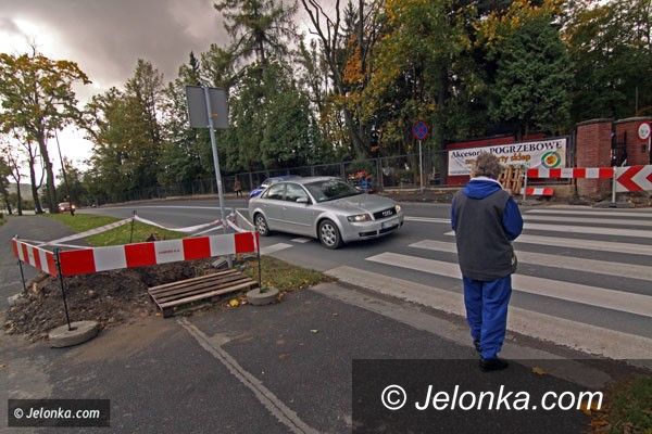 JELENIA GÓRA: Bezpieczniej na cmentarz komunalny