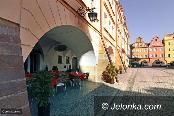JELENIA GÓRA: "Retro" i osiemnaście innych lokali do wzięcia