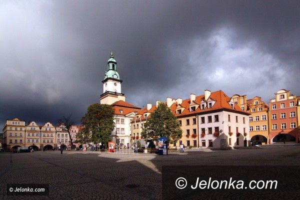 JELENIA GÓRA: Zmiana godzin otwarcia urzędu. W czwartki dłużej, w piątki – krócej