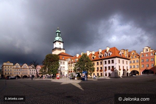 JELENIA GÓRA: Zmiana godzin otwarcia urzędu. W czwartki dłużej, w piątki – krócej