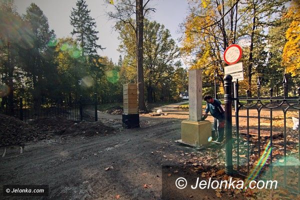 JELENIA GÓRA: Park Zdrojowy wciąż placem budowy. Wiosną ma być pięknie