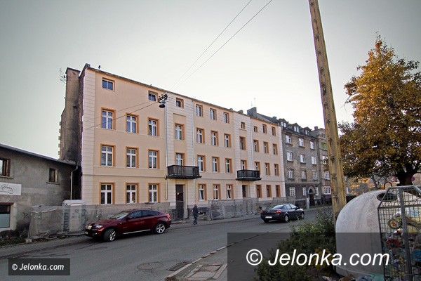 JELENIA GÓRA: Błysk nowości na ulicy Okrzei