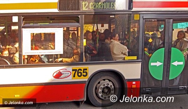JELENIA GÓRA: Zaduszki. Tłok w autobusach, zaniedbania na cmentarzu