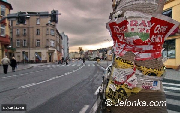 JELENIA GÓRA: Bałagan ogłoszeniowy. Na słupach