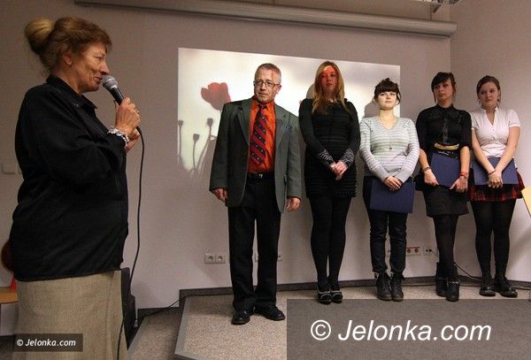 JELENIA GÓRA: Czerwone maki w Książnicy Karkonoskiej. Lekcja patriotyzmu