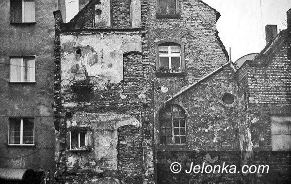 JELENIA GÓRA: Uliczna historia cykliczna. Spojrzenie na Krótką