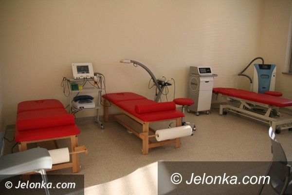 JELENIA GÓRA: Przecięli wstęgę chirurgicznymi nożyczkami