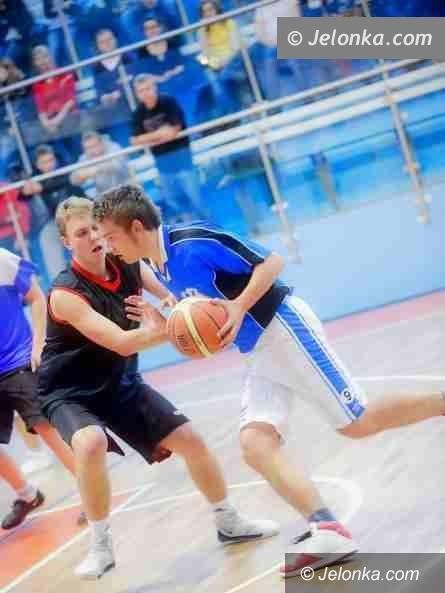 Jelenia Góra: Koszykarze ZSOiT nie do zatrzymania