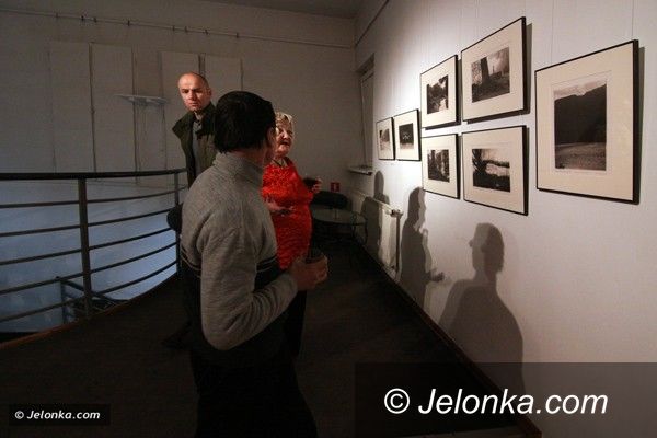 JELENIA GÓRA: Czarnobiałe cytowanie rzeczywistości