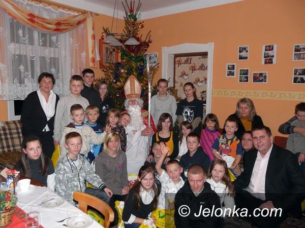 REGION JELENIOGÓRSKI: Samorządowcy Mikołajem. Zrzucili się na prezenty