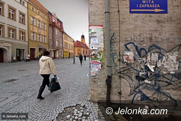 JELENIA GÓRA: Ciemna strona gmachu z tradycją