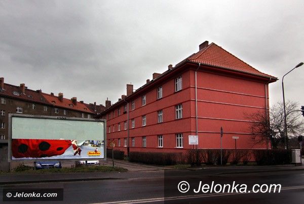 JELENIA GÓRA: Było buro i ponuro, jest barwniej
