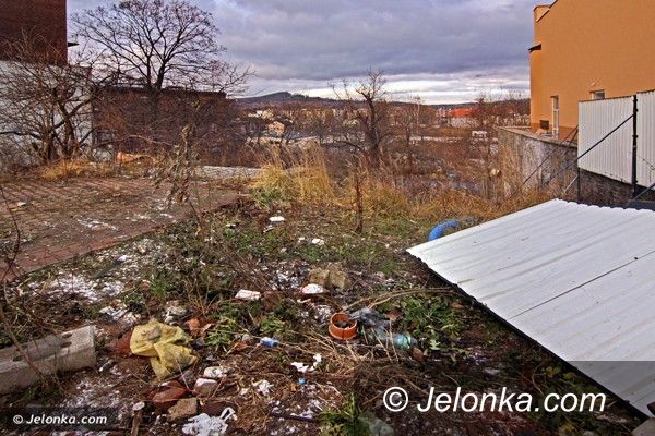 JELENIA GÓRA: Byłe targowisko Kiliński zionie szpetotą