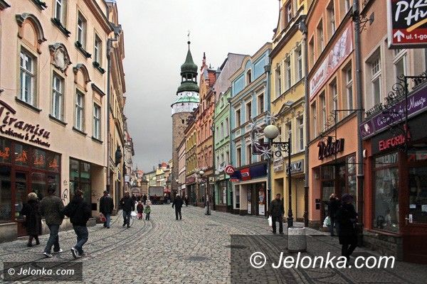 JELENIA GÓRA: Uliczna historia cykliczna. Trakt jak ikona