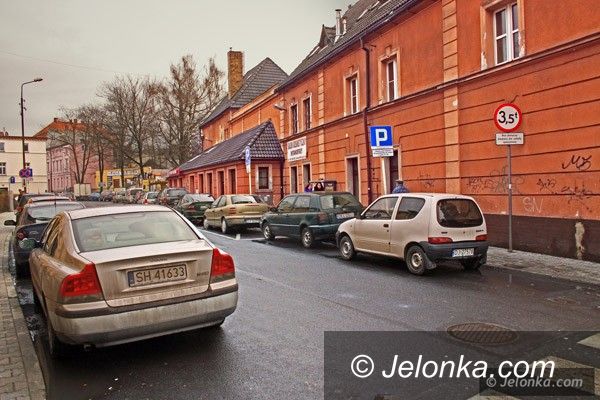 JELENIA GÓRA: Uliczna historia cykliczna. W melanżu epok
