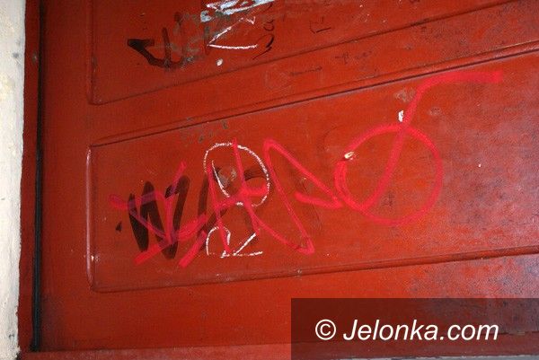 Jelenia Góra: Pisali po murach – wpadli dzięki monitoringowi i strażnikom