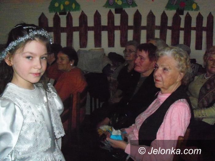 JELENIA GÓRA: W "siódemce" pamiętali o seniorach