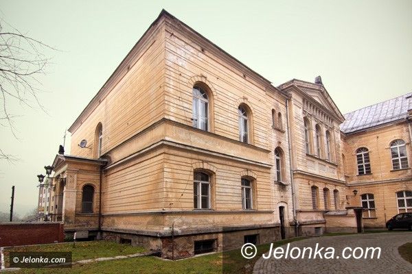 JELENIA GÓRA: Jedyna taka szkoła w regionie. W cieniu bazyliki