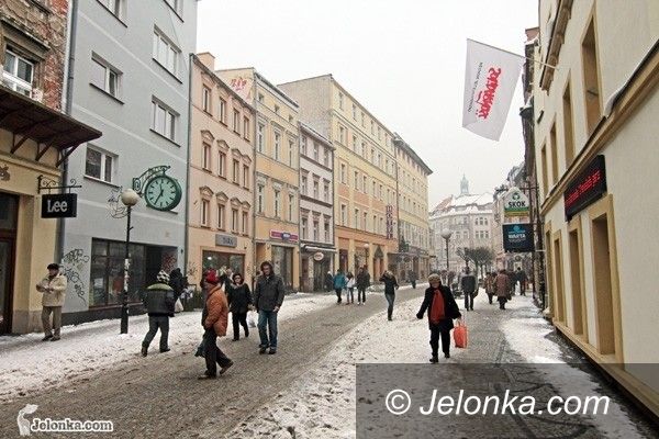 REGION JELENIOGÓRSKI: Akcja zbierania podpisów ws. utrzymania wieku emerytalnego trwa