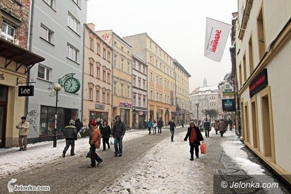 REGION JELENIOGÓRSKI: Akcja zbierania podpisów ws. utrzymania wieku emerytalnego trwa