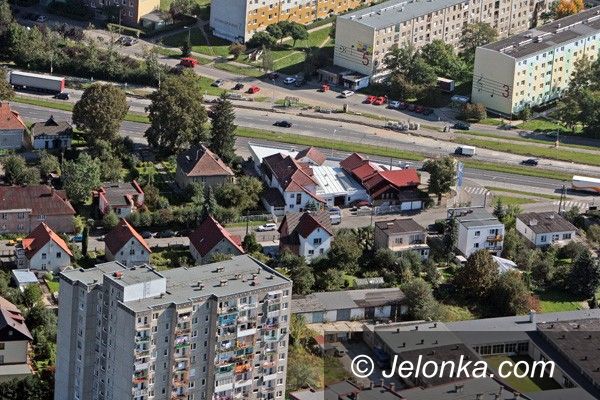 JELENIA GÓRA: Kontrowersyjny zakaz wjazdu w ul. Paderewskiego. Radny interpeluje