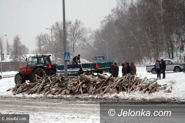 JELENIA GÓRA: Wywrotka na „rondzie zgorzeleckim”