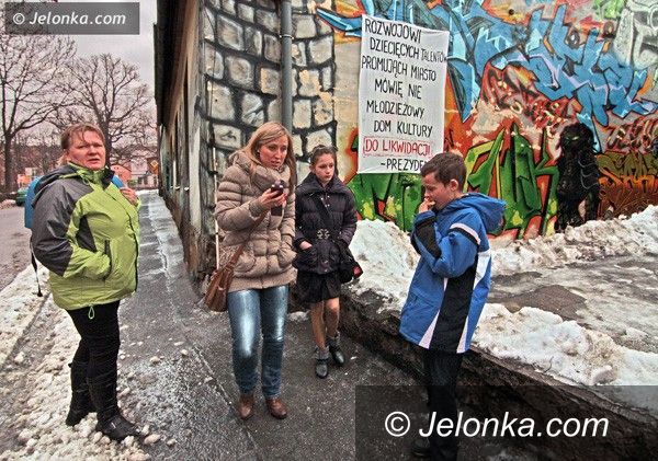JELENIA GÓRA: Widmo likwidacji wciąż wisi nad Młodzieżowym Domem Kultury