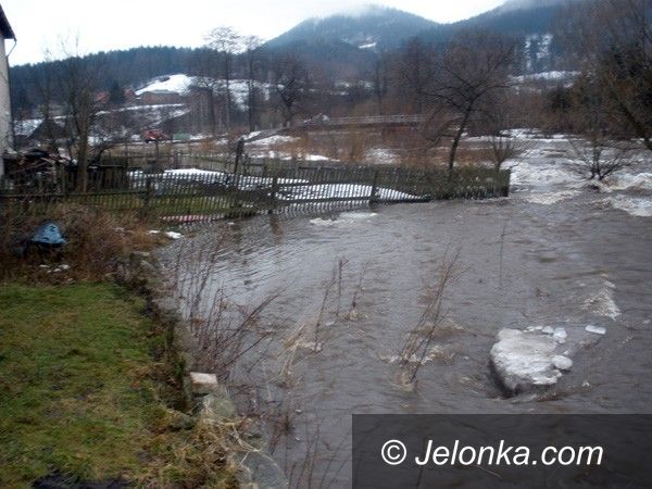 REGION: Zatory lodowe na Bobrze. Podtopiło wsie