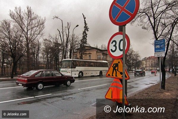 JELENIA GÓRA: Zwolnij na ulicy Wolności. Fotoradar i wyboje