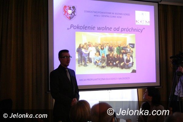 REGION JELENIOGÓRSKI: Trwa walka z próchnicą w powiatowych szkołach i nie tylko