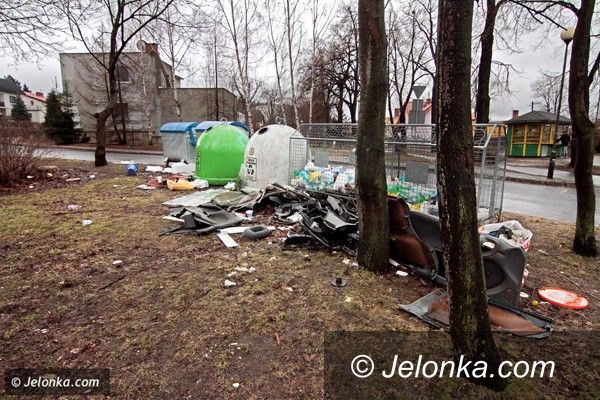 JELENIA GÓRA: Czy musi być brudno na śmietniku?